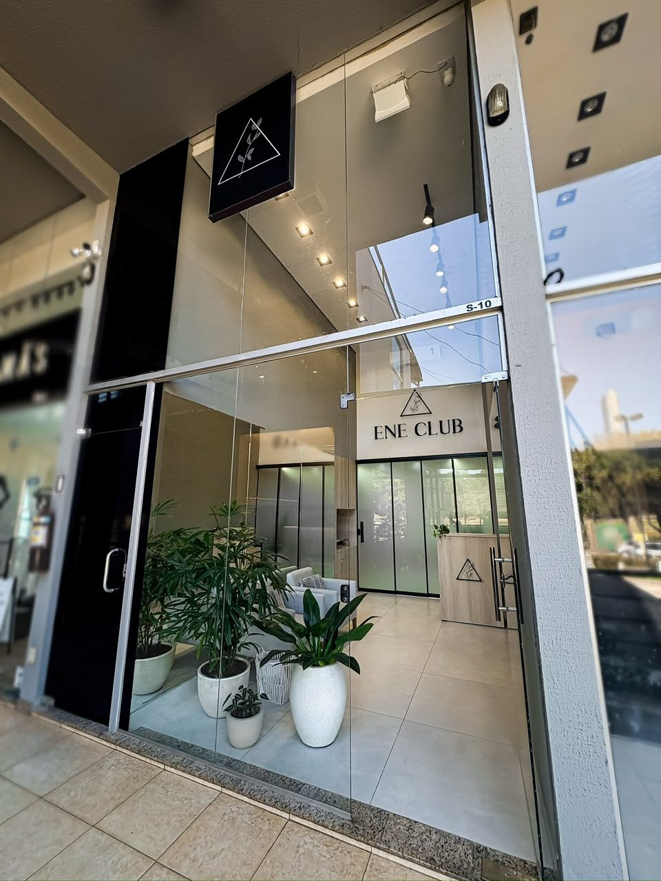 Fachada do ENE Club